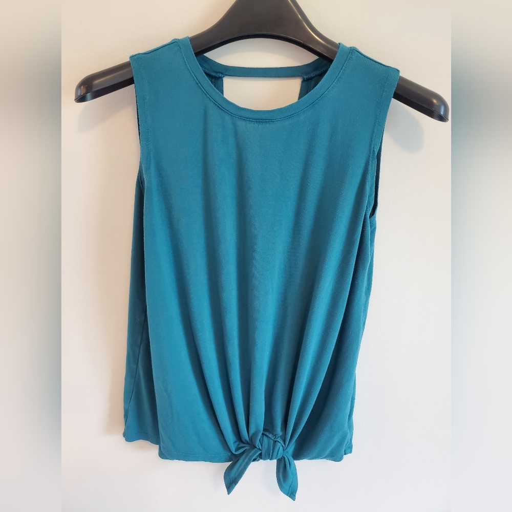 Old Navy Girls size XL sleeveless shirt with front tie.